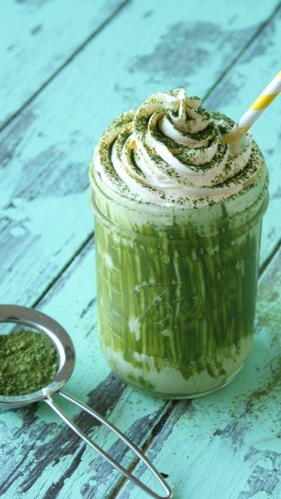 Matcha Cheesecake Milkshakes Frappe Recipes, Eat To Lose Belly, Green Tea Before Bed, Moon Milk Recipe, Minuman Starbucks, Green Tea Dessert, Matcha Cheesecake, Tea Before Bed, Ginger Tea Recipe