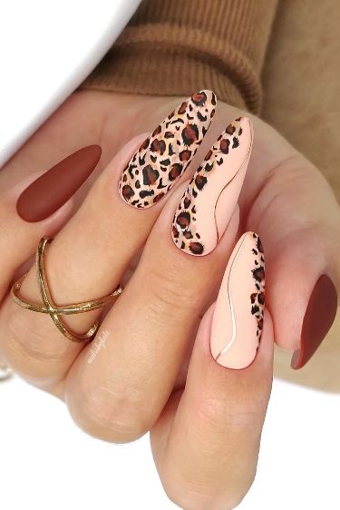 Cozy and Gorgeous Brown Fall Nails That You Must Try in 2023 Check more at https://mangadexx.com/cozy-and-gorgeous-brown-fall-nails-that-you-must-try-in-2023/ Brown Nails Design, Thanksgiving Nail Designs, Animal Nail Art, Short Nails Art, Animal Nails, Animal Print Nails, Thanksgiving Nails, Cute Nail Art, Brown Nails