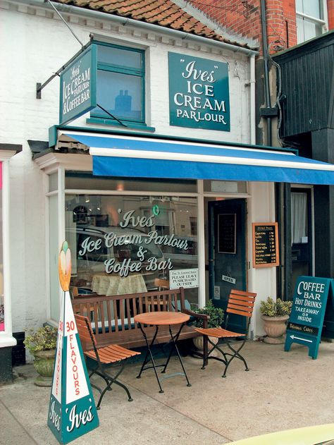 Cozy Ice Cream Shop, Ice Cream Store Interior, Ice Cream Coffee Shop, Old School Ice Cream Shop, Ice Cream Shop Exterior Design, Coffee And Ice Cream Shop Design, Ice Cream Shop Aesthetic Vintage, Ice Cream Parlour Design, Ice Cream Shop Exterior