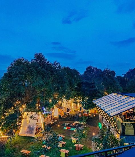 Farm Cafe Ideas, Cafe In Forest, Farm Cafe Design, Outdoor Cafe Design Ideas, Camping Cafe, Cafe Bandung, Resort Design Plan, Filipino Architecture, Coffee House Design