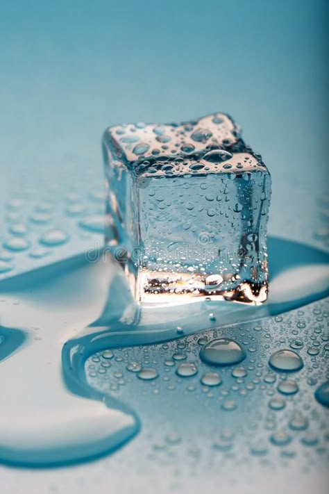 Ice Photography Cubes, Glass Of Water Photography, Ice Water Aesthetic, Ice Cubes Aesthetic, Water Aesthetics, Pantone Azul, Ice Background, Refreshing Aesthetic, Ice Cube Melting