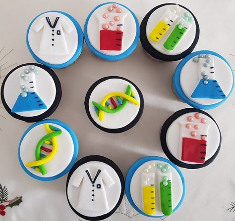 Science Cake Pops, Science Themed Cupcakes, Science Cupcakes Ideas, Lab Cupcakes, Chemistry Cupcakes, Science Cupcakes, Frosted Cookies Designs, Teacher Birthday Cake, Science Cake