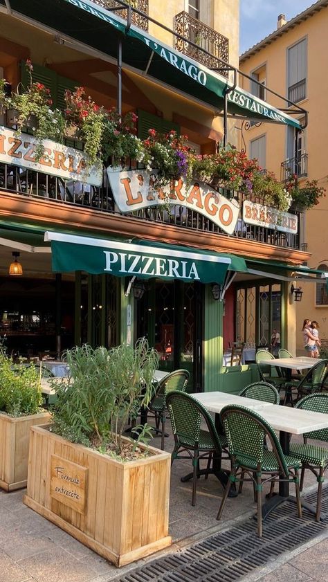 Pizza Store Design Exterior, Pizza Restaurant Exterior, Pizza Shop Exterior, Italian Pizzeria Interior, Restaurant Outside Design, Italian Restaurant Exterior, Pizzeria Exterior, Pizza Shop Aesthetic, Pizzaria Aesthetic