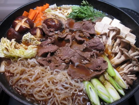 Sukiyaki Recipe, Raw Eggs, Japanese Dinner, You Rock My World, Sliced Meat, To Be Known, Japanese Cooking, Japanese Dishes, Japanese Recipes