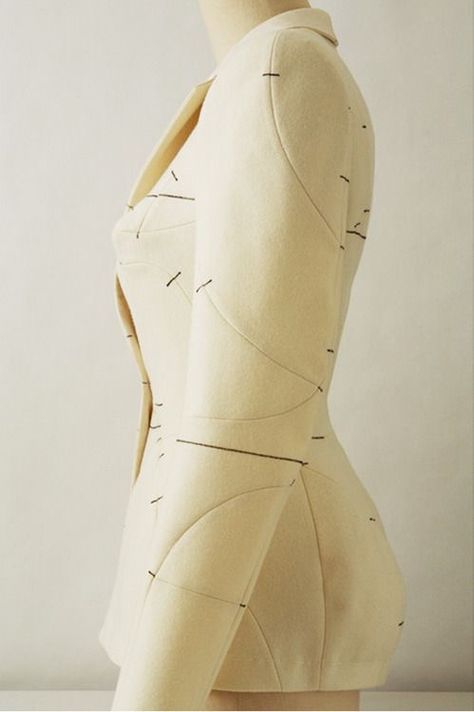 Garment Construction, Couture Sewing, Pattern Drafting, Sewing Tips, Sewing Techniques, Sewing Clothes, Fashion Sewing, Fashion Details, Sewing Inspiration