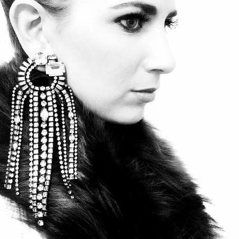 Ericson Beamon Erickson Beamon, Jewelry Details, Magpie, Handmade Jewellery, Chandelier Earrings, Amazing Jewelry, Jewelry Inspiration, Statement Earrings, Ear Cuff