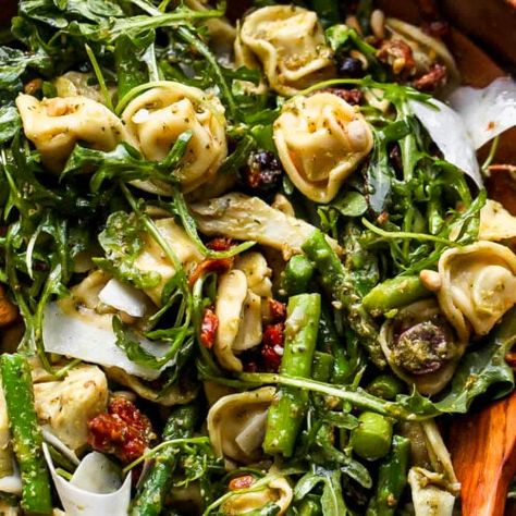 30 Minute Pesto Tortellini Salad - Dishing Out Health Pesto Salad Recipes, Tortellini Pesto, Pesto Tortellini Salad, Tuscan Tortellini, Salad With Asparagus, Dishing Out Health, Pesto Tortellini, Pesto Salad, Pasta Salad With Tortellini