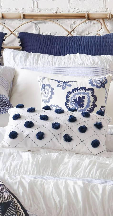 Navy Blue And White Bedroom, Hamptons Bedroom, Blue And White Bedroom, Blue And White Pillows, Blue White Decor, Cottage Bedroom, Bedroom Color Schemes, Bedroom Color, Trendy Bedroom