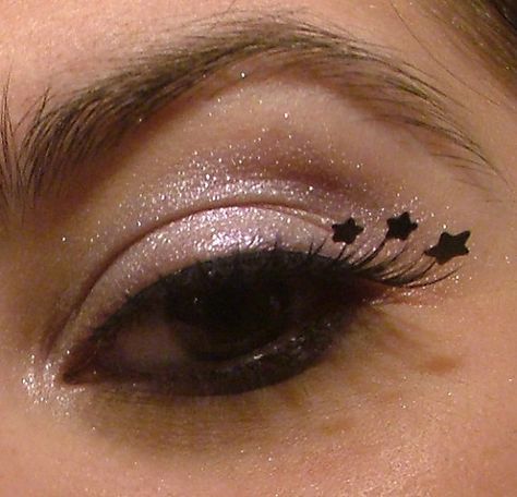 Nude glitter eye makeup with starry eyelashes Black Moon Cosmetics, Glitter Eye Makeup, Star Makeup, Black Eyeshadow, Glow Kit, Makeup Tattoos, Glitter Eyes, Makeup Stuff, Milk Makeup