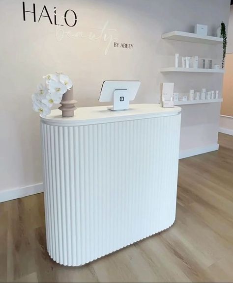 #Salon_Reception_Desk_Design #Small_Beauty_Clinic_Interior_Design #Beauty_Salon_Desk #Beauty_Reception_Desk Small Nails Salon Ideas, Beauty Reception Desk, Small Clinic Design, Hair Boutique Ideas, Small Reception Desk Design, Small Salon Reception Desk, Beauty Room Ideas Salon, Beauty Salon Reception Desk, Small Beauty Salon Ideas