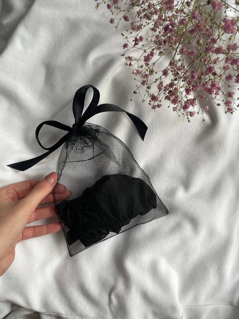 Black gift bag with organza ribbon Bags For Small Business, Handmade Pouches, Transparent Bags, Handmade Pouch, Packaging Gifts, Pouch Packaging, Organza Pouch, Lavender Bags, Small Business Packaging