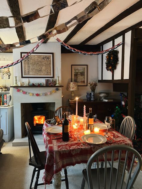 A cosy winter’s supper in an old English cottage, decked out for Christmas 💗  English countryside cottage life The Holiday Cottage Aesthetic, The Holiday Cottage Interior, English Christmas Cottage, English Cottage Aesthetic Interior, Cosy English Cottage, English Countryside Christmas, British Countryside House Interior, English Christmas Aesthetic, Winter Cottage Aesthetic