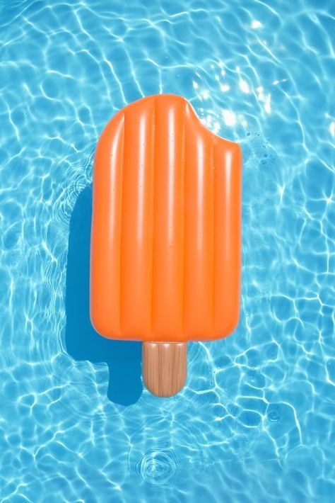 Blow up popsicles, donuts, flamingos, unicorns or pineapples for your guests. Cute Floaties: Click through to find more way to make your summer pool party an Instagram star! Pool Party Aesthetic, Cool Pool Floats, I Need Vitamin Sea, Pool Floaties, Party Aesthetic, Orange You Glad, Orange Aesthetic, Pool Floats, Summer Pool