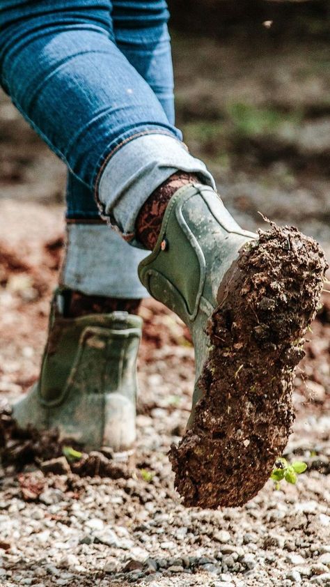 Gardening Boots, Farm Boots, Bogs Boots, Rain Outfit, Winter Gardening, Garden Boots, Boots Ideas, Farm Clothes, Outdoor Girls