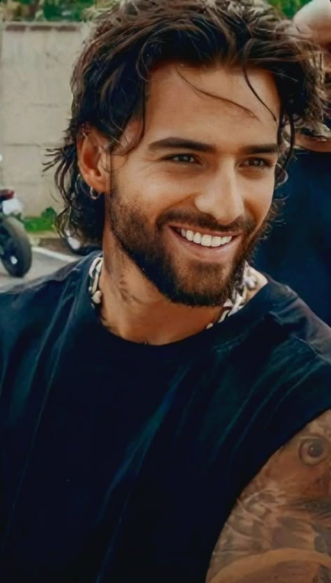 Hairstyle With Beard, Maluma Haircut, Hairstyles Classy, Medium Hairstyles For Men, Long Curly Hair Men, Long Beard Styles, Long Hair Beard, Beard Styles Short, Guy Haircuts Long