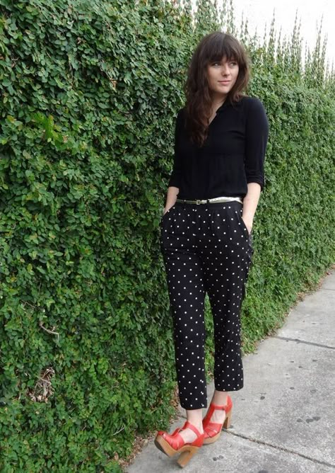 Black And White Print Pants Outfit, Polka Dot Trousers Outfit, Polka Dot Pants Outfit Work Attire, Black Polka Dot Pants Outfit, Polka Dots Pants Outfit, Dot Pants Outfit, Polka Dot Pants Outfit, Pants Outfit Work, Dots Outfit