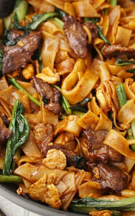 Flat Noodles Recipe, Pad See Ew Recipe, Stir Fried Rice, Thai Stir Fry, Rice Noodle Recipes, Rice Noodles Stir Fry, Pad See Ew, Fried Rice Noodles, Thai Beef