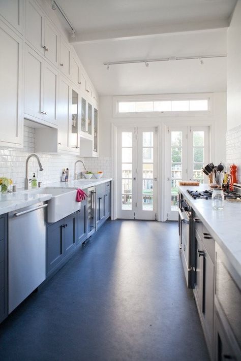 Environmentally-friendly linoleum floor has the look of stone at a fraction of the cost--about $5/square foot.  Via Remodelista. Linoleum Flooring Kitchen, Marmoleum Flooring, Modern Cottage Kitchen, Glamorous Kitchen, Kitchen Tour, Linoleum Flooring, Modern Cottage, Dream Kitchens, Upper Cabinets