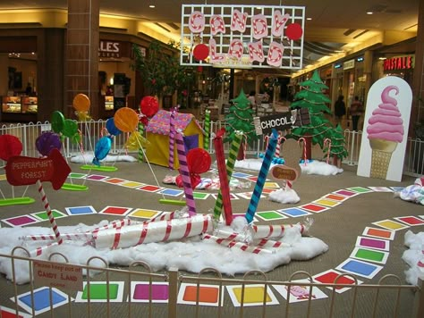 Kids act as game pieces in this giant version of the classic board game where everyone wins prizes. Get your face painted or jump in the bounce house while you wait for your turn. Four players per game. Ages 2-10. Candyland Games, Life Size Games, Candyland Birthday Party, Candy Land Party, Candyland Theme, Candy Land Birthday, Candy Land Birthday Party, Deco Champetre, Vbs 2023