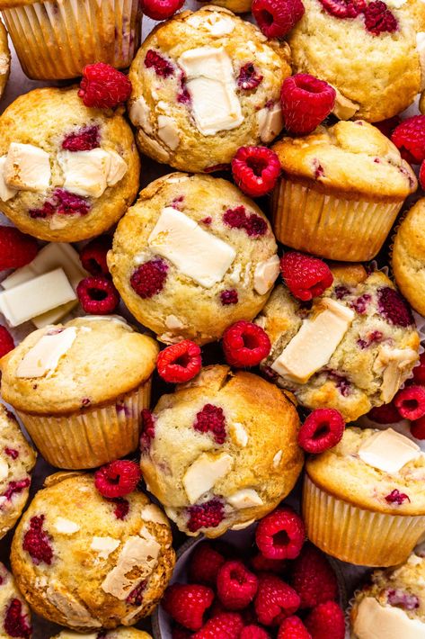 Raspberry and White Chocolate Muffins Baked White Chocolate Cheesecake, Raspberry And White Chocolate Muffins, Raspberry And White Chocolate, White Chocolate Muffins, Chocolate Muffin Recipe, Raspberry Muffins, White Chocolate Raspberry, Chocolate Muffins, Chocolate Raspberry