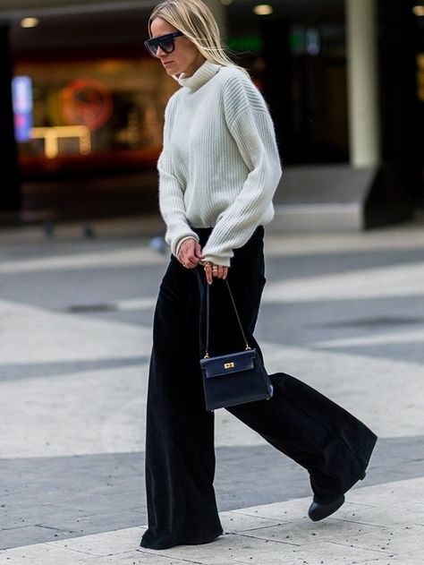 Stockholm Fashion Week: slouchy monochrome separates. Scandinavian Street Style Winter, Swedish Winter Outfits, Scandi Chic Fashion, Norwegian Style Fashion, Swedish Fashion Women, Stockholm Winter Style, Swedish Style Fashion, Danish Style Fashion, Stockholm Autumn