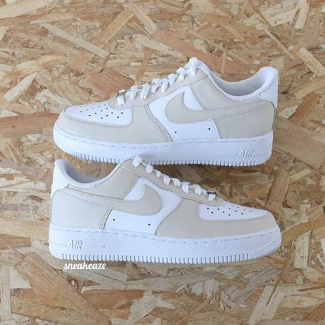 Cute Shoes For Girls 10-12, Nike Air Force Beige, Nike Air Force 1 Custom, Basket Nike, Nike Shoes Air Force, Nike Air Force One, Beige Sneakers, Pretty Shoes Sneakers, Air Force 1 Custom