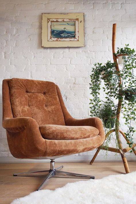 Urban Renewal Vintage Mid Century Button Back Brown Velvet Swivel Armchair from Urban Outfitters affiliate partner Mid Century Swivel Chair, Velvet Swivel Chair, Round Swivel Chair, Shabby Chic Sofa, Retro Armchair, Comfy Armchair, Mid Century Lounge Chairs, Contemporary Armchair, Lounge Ideas