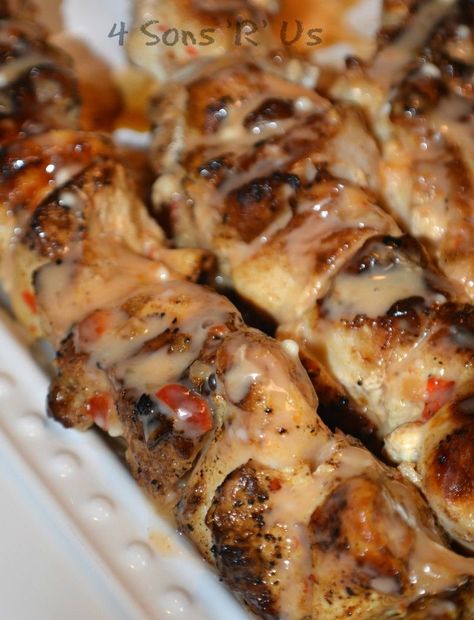 Bang Bang Chicken Kabobs 2 Bang Bang Chicken, Sweet And Spicy Sauce, Kabob Recipes, Chicken Kabobs, Chicken Entrees, Chicken Skewers, Spicy Sauce, Idee Pasto Sano, Chicken Dinner Recipes