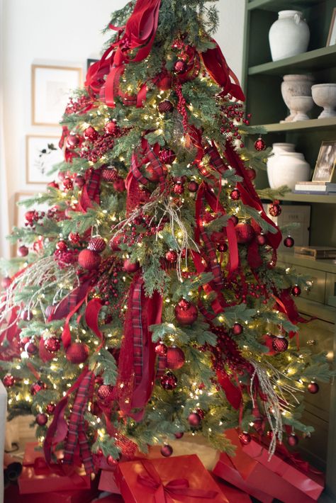 2022 Christmas Family Room Tour - Christmas Family Room, Christmas Entry, Christmas Tree Decorated, Red Christmas Decor, Pencil Christmas Tree, White Christmas Trees, Red Christmas Tree, Christmas Themes Decorations, Christmas Tree Decorating