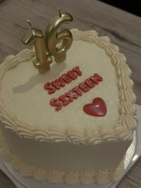 Cake Sweet 16 Birthday, Heart 16th Birthday Cake, Cute Sweet 16 Birthday Cakes, Cakes 16th Birthday Girl, Heart Sweet 16 Cake, Bday Cake Sweet 16, Sweet 16 Cake Designs, Sweet Sixteen Cakes Aesthetic, 16 Cakes Birthday Sweet Sixteen