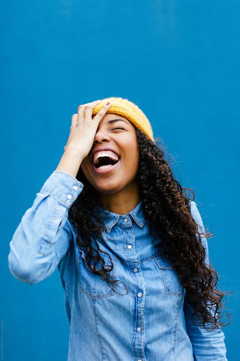 Woman Laughing, Happy Teens, Person Photography, Women Laughing, Yearbook Quotes, Personal Branding Photoshoot, Happy Photography, Wedding Hair Down, Laugh Out Loud