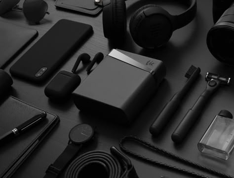 Meet TIC, the most advanced and aesthetic way to carry your toiletries as you travel Black Design Aesthetic, Matte Black Aesthetic, Black Gadgets, Gadgets Aesthetic, Matte Black Accessories, Tech Kit, Black Technology, Tech Aesthetic, Light Travel