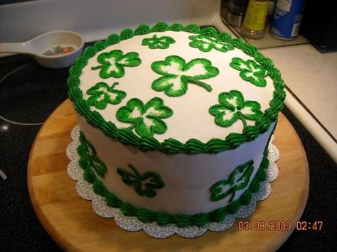 St Patricks Day Cake, Brush Embroidery Cake, Lucky Charms Cake, Green Velvet Cake, Embroidery Cake, Irish Cake, Irish Cream Cake, St Patricks Day Cakes, Dq Cake