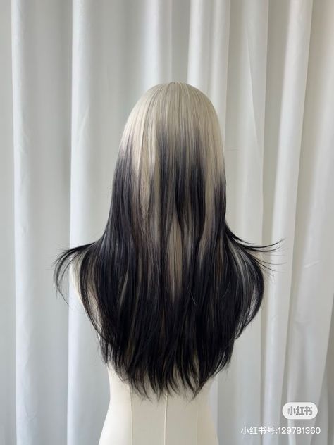 Platinum Roots Dark Ends, Platinum Roots Black Ends, Black And White Layered Hair, Blonde With Black Extensions, Platinum With Black Tips, Back And White Hair, Black Hair With Bleached Ends, White Roots Black Hair, Black And White Balayage