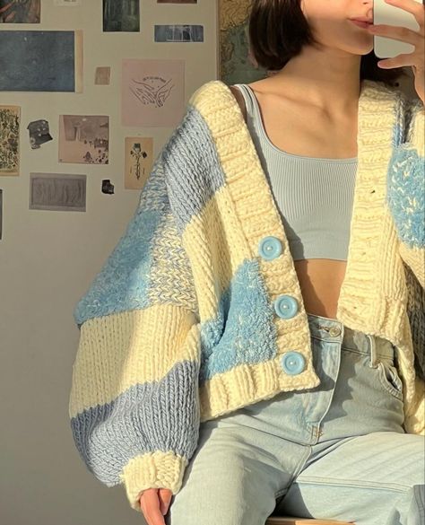 Teenage Crochet Ideas, Yellow Cardigan Crochet, Crochet Cardigan Outfit Aesthetic, Cool Cardigans, Crotchet Outfits Aesthetic, Aesthetic Cardigans, Cardigans Aesthetic, Blue Crochet Cardigan, Cardigan Outfit Aesthetic