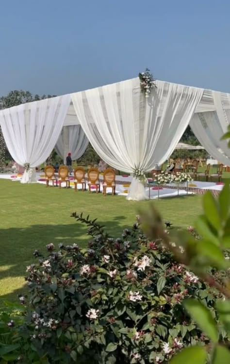 Shamiyana Decoration, Wedding Tent Decorations Diy Simple, Canopy Tent Decorations, Canopy Wedding Decor, Wedding Canopy Decorations, Flower Arrangements Spring, Wedding Canopy Outdoor, Spring Flowers Garden, Canopy Wedding