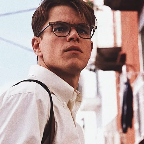 Matt Damon 90s Glasses, The Talented Mr Ripley Matt Damon, Matt Damon Glasses, Matt Damon Aesthetic, Matt Damon Talented Mr Ripley, Matt Damon 90s, The Secret History Characters, The Secret History Fancast, Young Male Actors