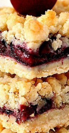 Cherry Pie Crumb Bars Cherry Pie Crumb Bars, Tart Cherries Recipes, Fresh Cherry Recipes, Cherry Recipes Dessert, Cherry Pie Bars, Cherry Bars, Cherry Crumble, Crumb Bars, Pie Bar Recipes