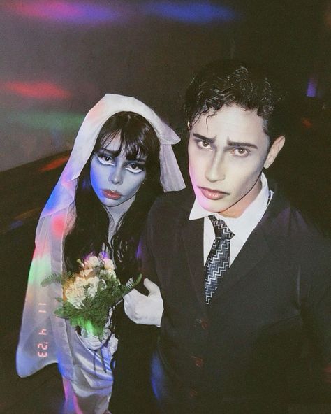 Tim Burton Halloween Costumes Couples, Gothic Halloween Couples Costumes, Tim Burton Couple Costumes, Emily And Victor Costume, Victor And Emily Costume, Corpse Bride And Victor Costume, Corpse Bride Costume Couple, Victor Corpse Bride Costume, Halloween Makeup For Couples