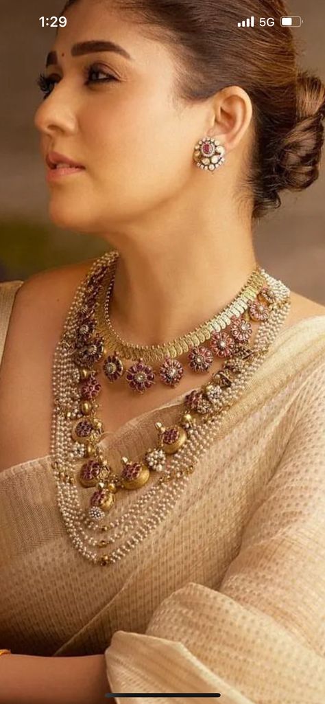 Pearl Pendent Designs, Kalasha Fine Jewellery, Azva Jewellery, Pearl Choker Necklace Indian, Vintage Indian Jewelry, Fashion Jewelry Necklaces Gold, Saree Jewellery, Sabyasachi Jewellery, Antique Jewellery Designs