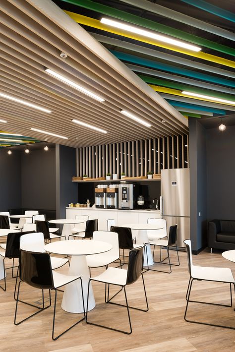 A Tour of Adidas’ Modern Moscow Office - Officelovin' Cafe In Office Interior Design, Cafeteria Office Design, Workplace Ceiling Design, Coworking Kitchen Design, Dark Office Ceiling, Modern Office Kitchen, Cafe Kitchen Design, Office Cafeteria Design, Office Ceiling Design