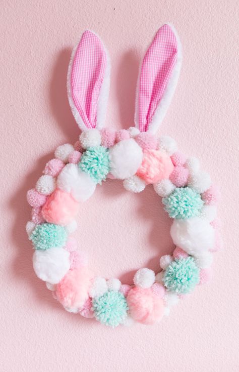 This DIY Pom-Pom Easter Bunny Wreath is easy to make with a mix of yarn pom-poms and craft pom-poms. Just add a pair of bunny ears! Pom Pom Wreaths, Dollar Tree Easter Crafts, Pom Pom Bunnies, Pompon Diy, Pom Wreath, Easter Hat, Easter Wreath Diy, Pom Pom Wreath, Pom Crafts