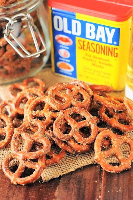 Cajun Pretzels, Seasoned Pretzels, Pretzel Snacks, Pretzel Twists, Snack Mixes, Mini Pretzels, Pretzels Recipe, Snack Mix Recipes, Chex Mix