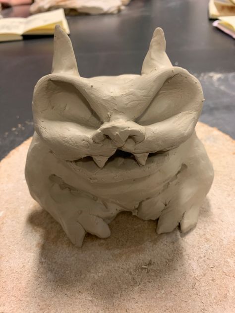 Clay Gargoyles Ceramics, Gargoyle Clay Sculpture Easy, Gargoyle Clay Sculpture, Pottery Gargoyle, Ceramic Gargoyle, Clay Gargoyles, Gargoyle Sculpture, Clay Pinch Pots, Ceramic Pinch Pots