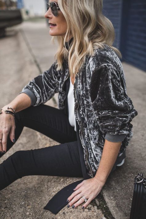 Velvet Bomber Jacket / Free People Velvet Bomber Jacket Velvet Clothes, Hipster Outfits, Looks Street Style, Velvet Fashion, Inspiration Mode, Mode Inspiration, Outfit Idea, Street Styles, Winter Style