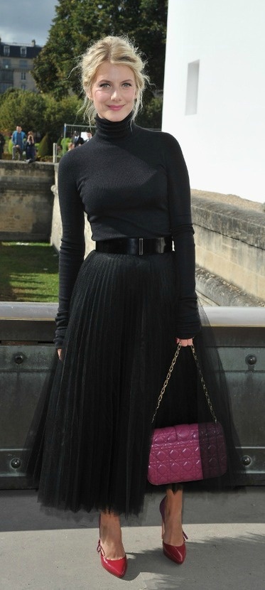 Melanie Laurent Black Tulle Skirt Outfit, Tulle Skirts Outfit, Melanie Laurent, Wedding Guest Outfit Winter, Tule Rok, Tulle Skirt Black, Skirt Tulle, Parisienne Chic, Moda Paris