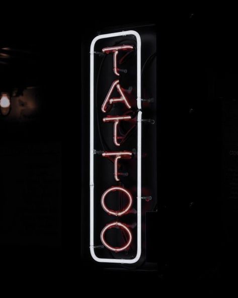 Tattoo Artist Photography Working, Pmu Aesthetics, Tattoo Photoshoot Ideas, Tattoo Artist Aesthetic, Tattooed Couples Photography, Tattooed Couples, Tattoo Photoshoot, Tattoo Aesthetics, Tattoo Studio Interior