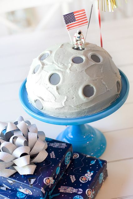 Space Week Part 4: Parties! — All for the Boys Birthday Cake Tutorial, Rocket Cake, Space Birthday Party, Birthday Party Food, Space Birthday, Space Party, Mooncake, Boy Birthday Cake, Fun Cupcakes