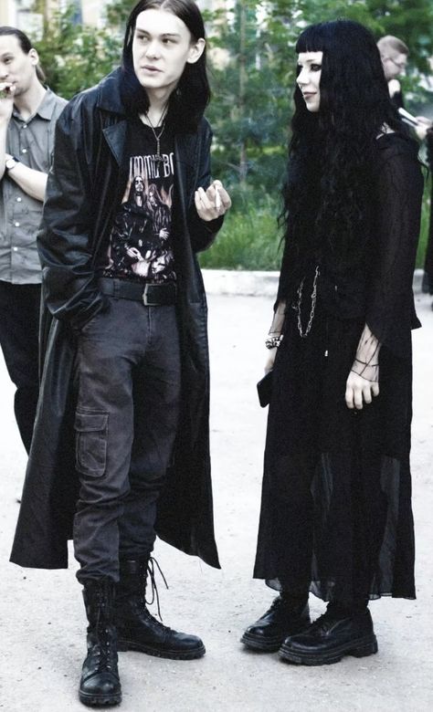 Dark Witch Aesthetic Outfit Male, Vampire Goth Mens Fashion, Goth Couple Outfits, Deathrock Fashion Men, Y2k Goth Men, Midwest Gothic Aesthetic Outfits, Men Goth Style, Goth Men 80s, Traditional Goth Men