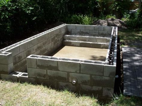 Diy Cement Pool, Concrete Jacuzzi, Cinder Block Pool, Diy Concrete Pool, Concrete Block Pool, Puppy Pool, Raised Pools, Build Your Own Pool, Kleiner Pool Design